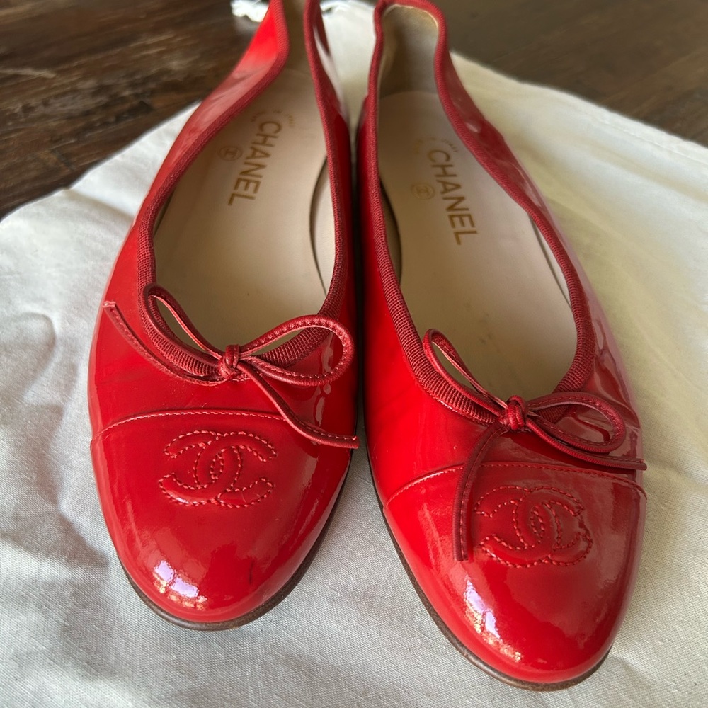 CHANEL Glossy Red Ballet Flats